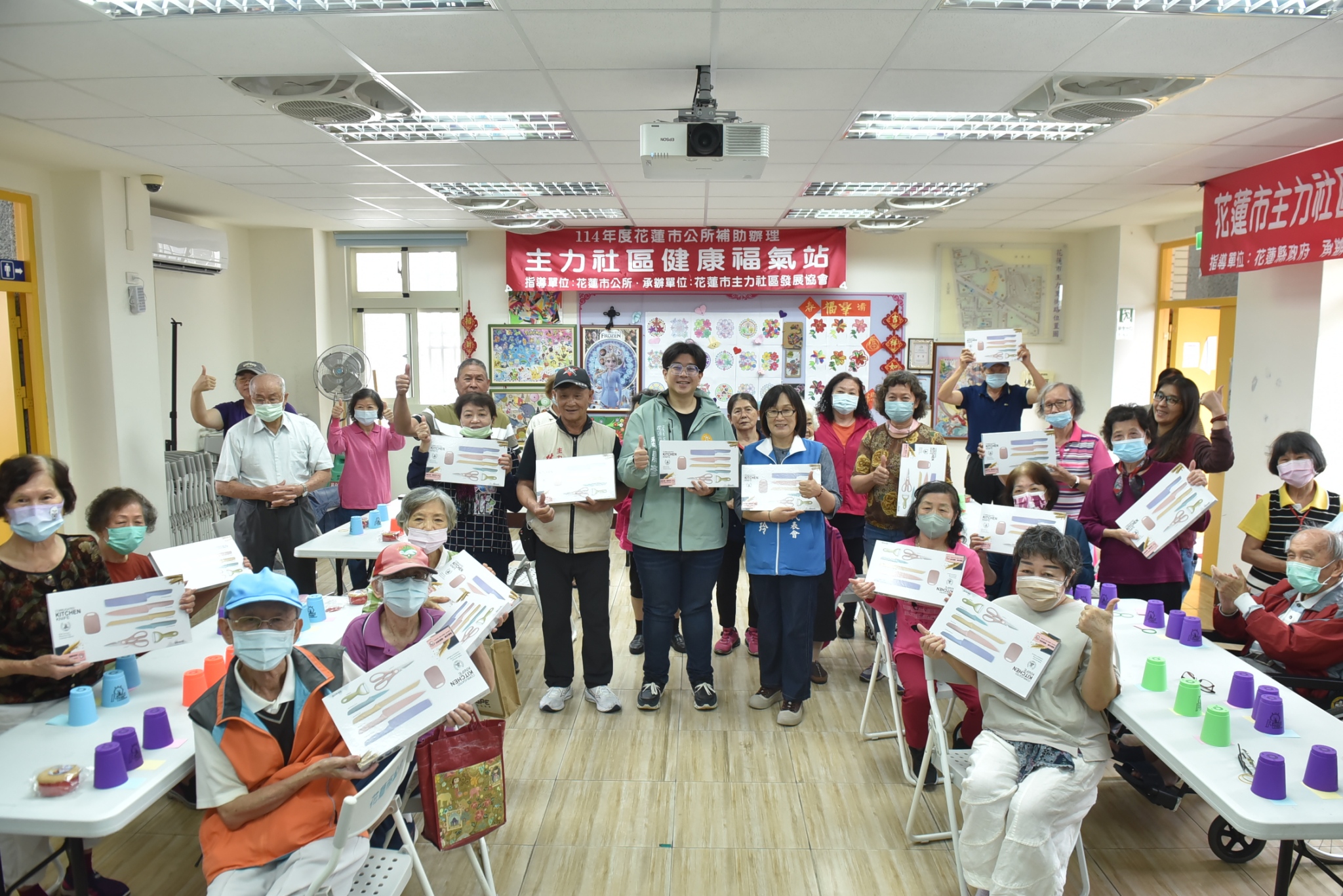 祝福不打烊   市長魏嘉彥補送母親節禮物