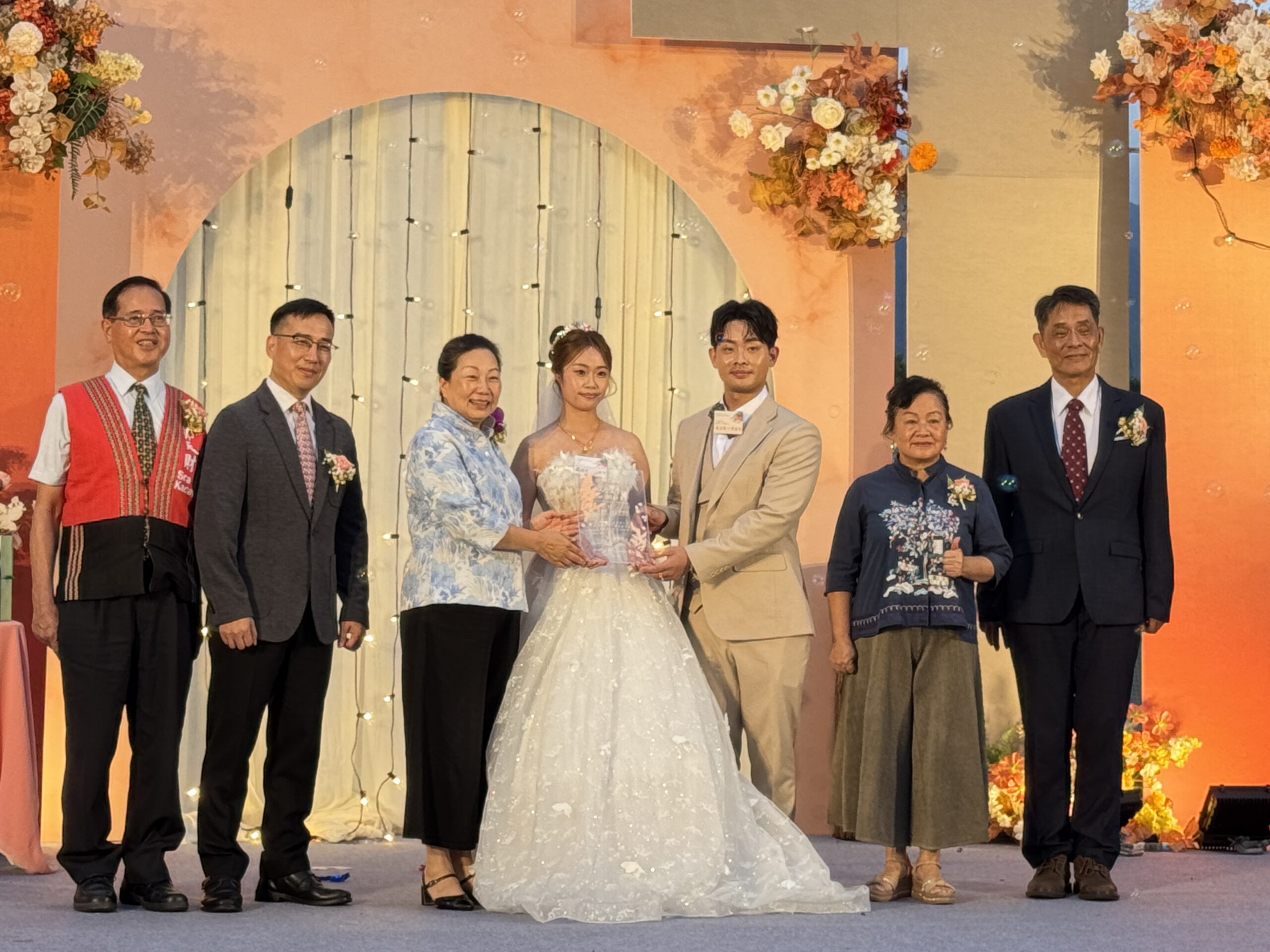 相伴十七年終成眷屬 花蓮秋季集團結婚登場！30對新人情定理想大地